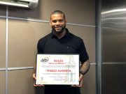 O lutador do UFC Thiago Marreta recebeu Moção de Honra ao Mérito AIB no RJ
