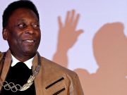 Pelé recebe alta após retirada de cálculo renal em hospital de SP