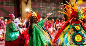 Agremiações do Rio Carnaval desfilam em comemoração ao Dia Nacional do Samba