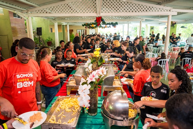 Instituto Irmãos Nogueira realiza confraternização de Natal para mais de 250 alunos no Rio de Janeiro